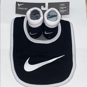 Nike 2 Piece Bib and Booties Set